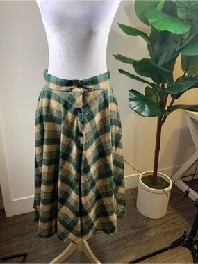 Rock n  Romance  1950 s Vintage. Green and Cream Plaid Button-Front Skater skirt
